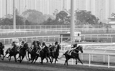 A vintage St Leger race with many horses running