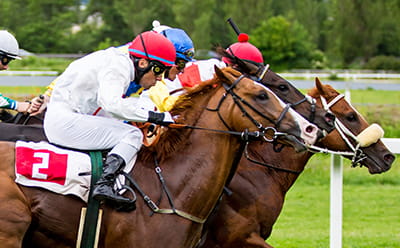 A modern race at Redcar with three front runners jostling