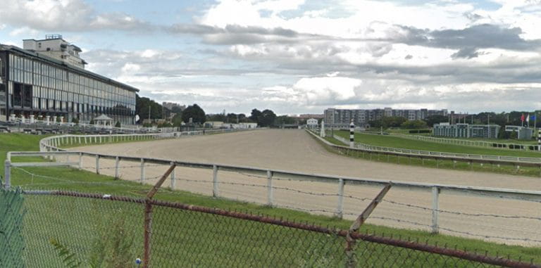 Suffolk Downs waves goodbye to live horse racing